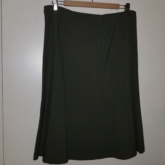 Amanda Smith Olive Green Skirt - Picture 2 of 8